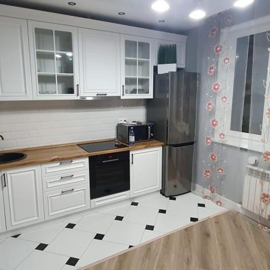Ernaz Plus Apartments: Sauran-Towers Astana Bagian luar foto