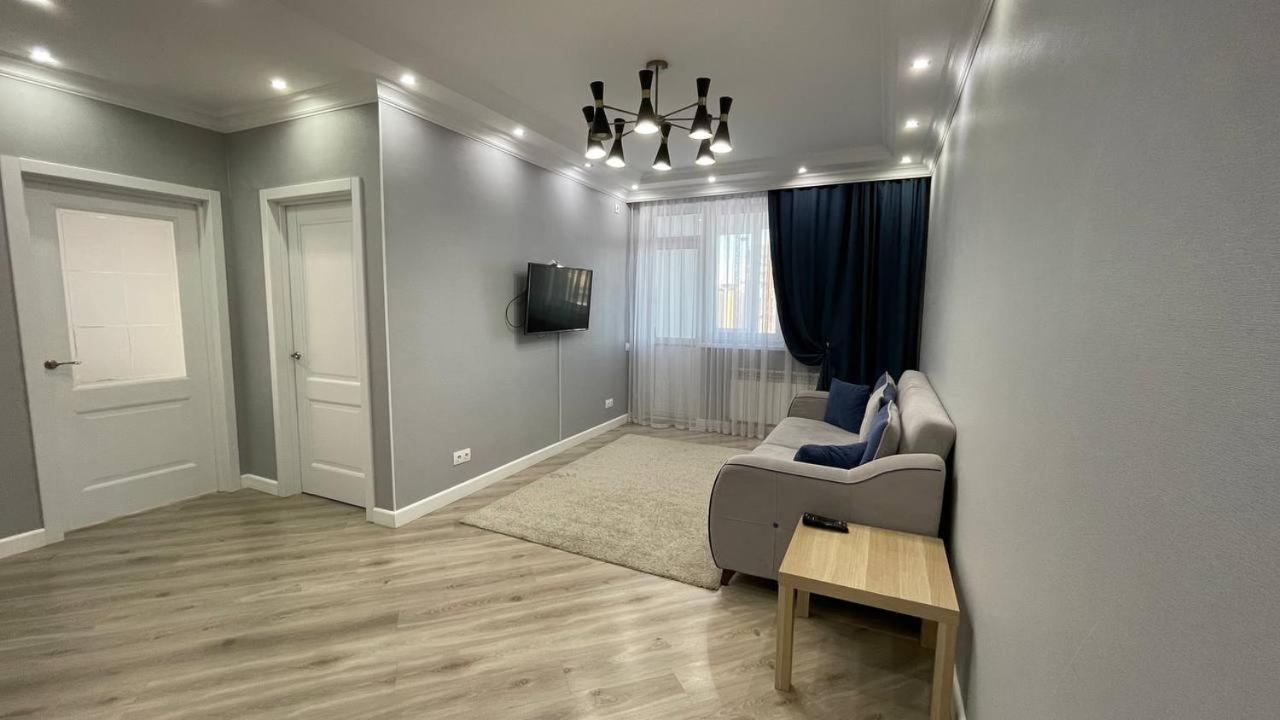 Ernaz Plus Apartments: Sauran-Towers Astana Bagian luar foto