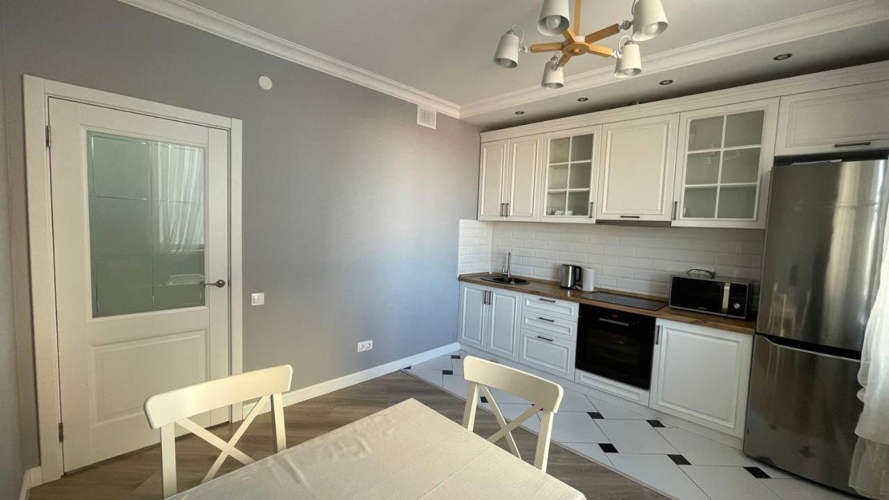 Ernaz Plus Apartments: Sauran-Towers Astana Bagian luar foto