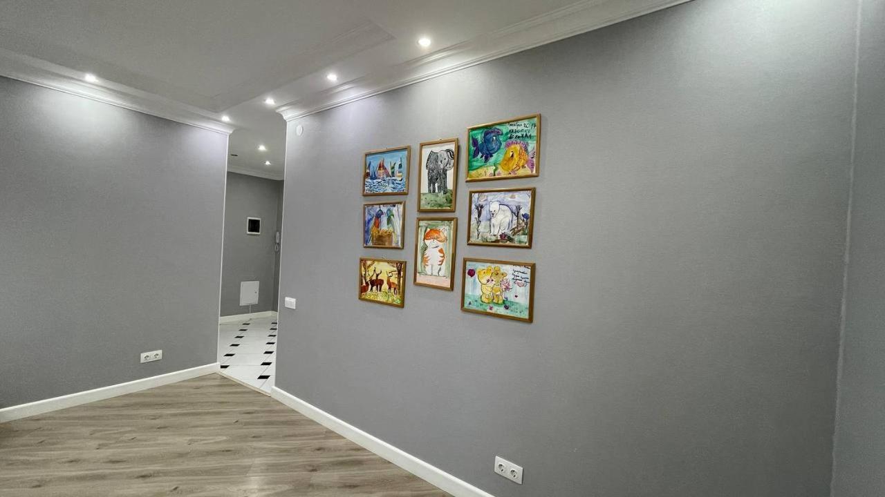 Ernaz Plus Apartments: Sauran-Towers Astana Bagian luar foto