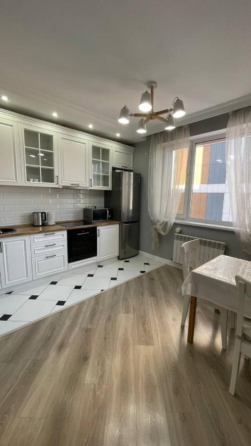 Ernaz Plus Apartments: Sauran-Towers Astana Bagian luar foto