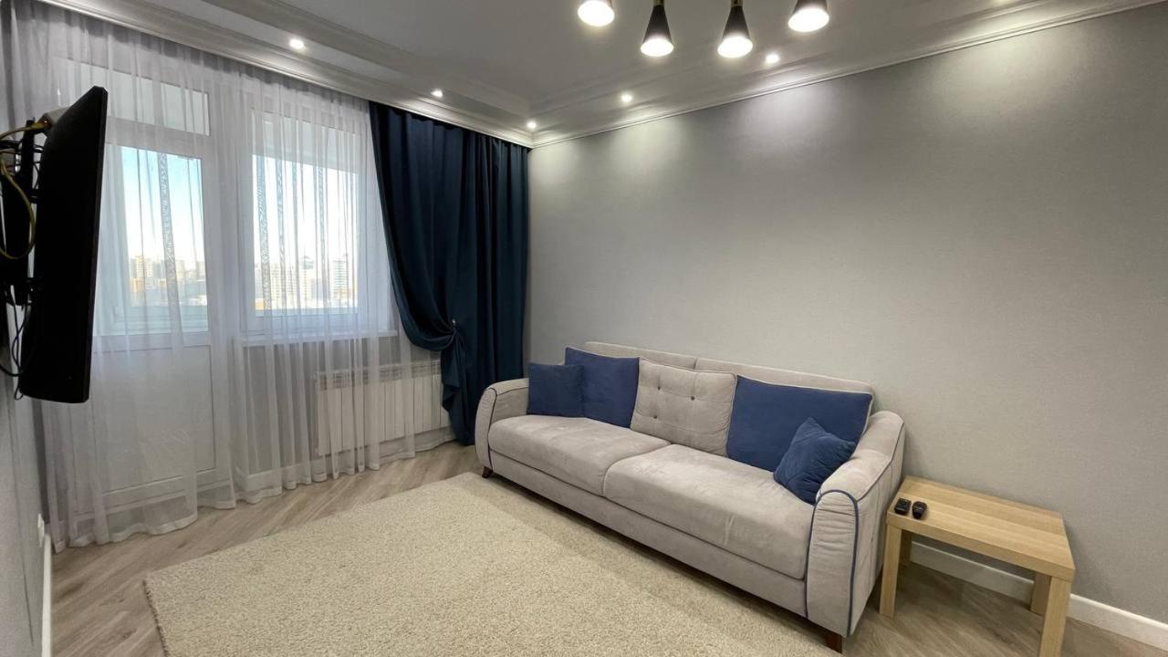 Ernaz Plus Apartments: Sauran-Towers Astana Bagian luar foto