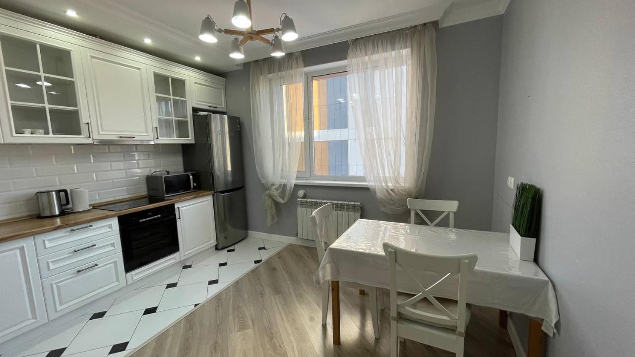 Ernaz Plus Apartments: Sauran-Towers Astana Bagian luar foto