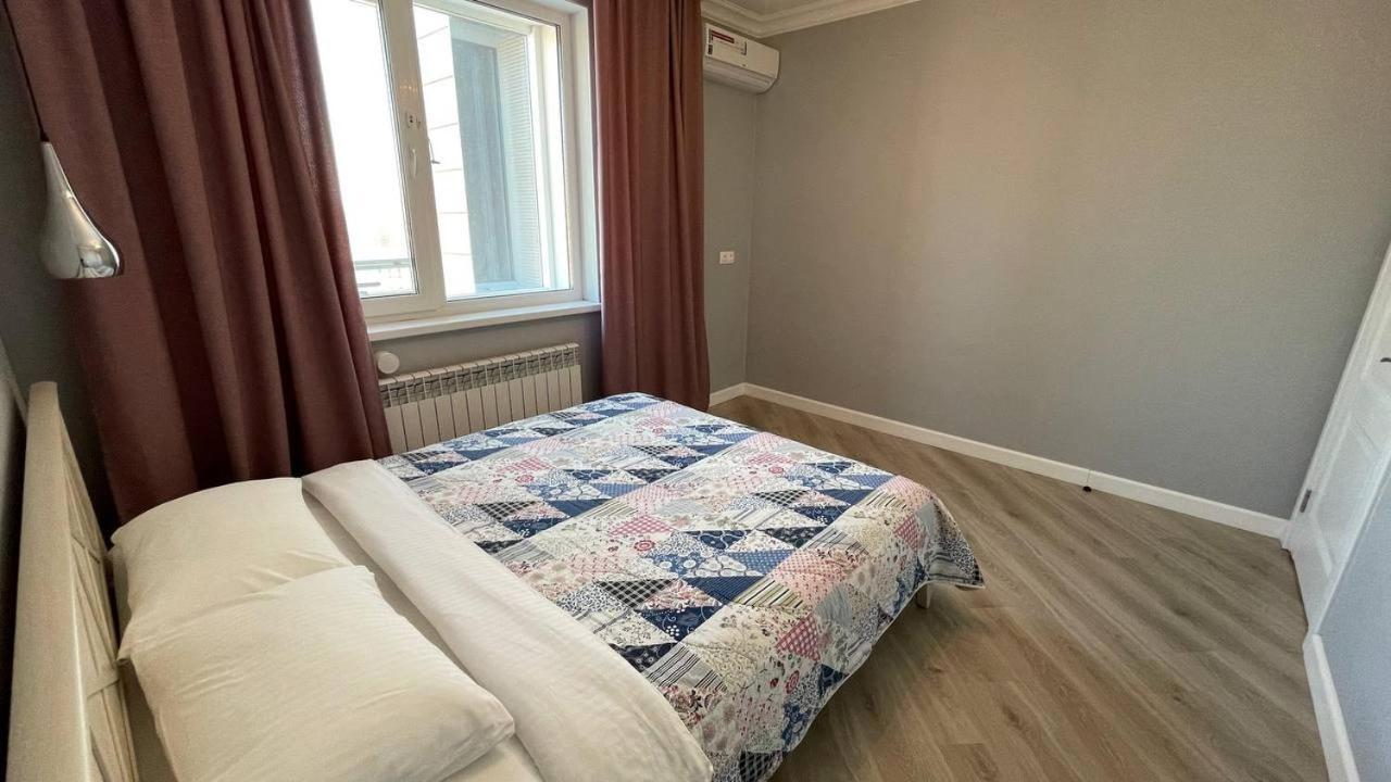 Ernaz Plus Apartments: Sauran-Towers Astana Bagian luar foto